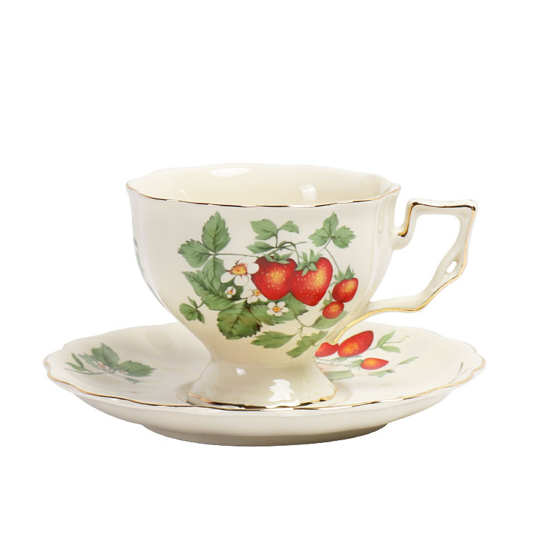 French Retro Wild Strawberry Ceramic Café Taza Platillo Tetera Juego de té de la tarde Estilo de palacio de estilo europeo Juego de té inglés