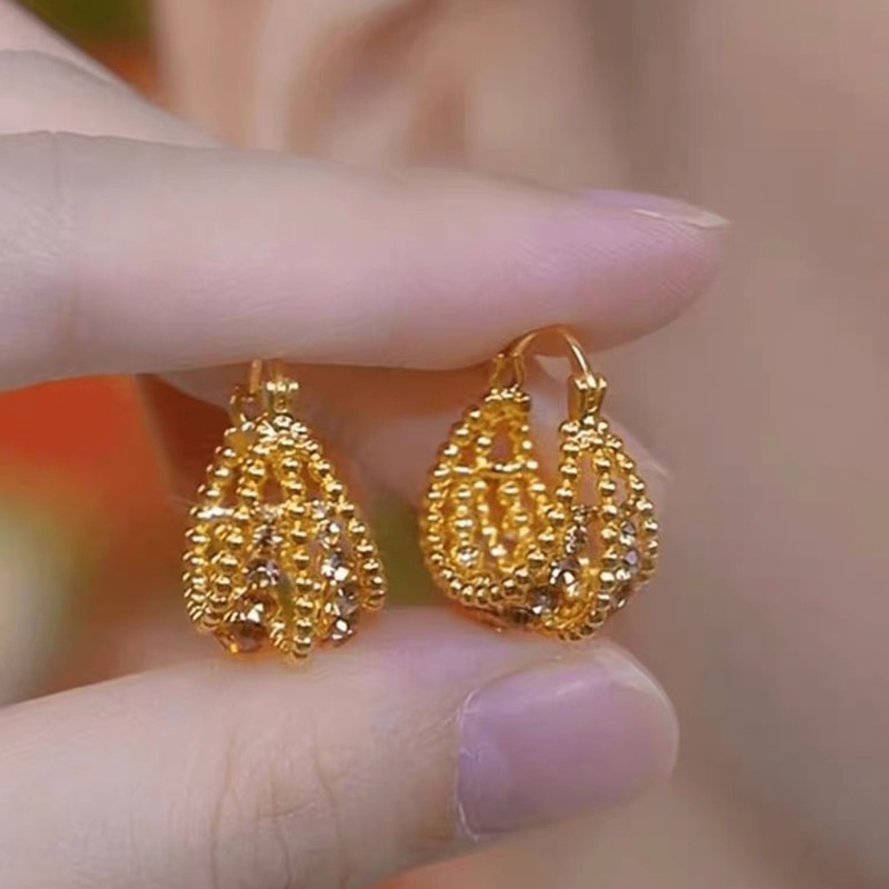 French Hollow Geometric Earrings 2024 New Light Luxury High Sense Fashion All-match Elegant Exquisite Earrings for Women