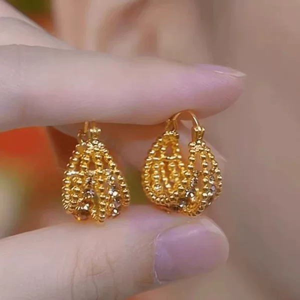 French Hollow Geometric Earrings 2024 New Light Luxury High Sense Fashion All-match Elegant Exquisite Earrings for Women
