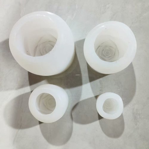 Tools for making 4 different sizes of rose-shaped ice pops for Valentine's Day cake decoration molds