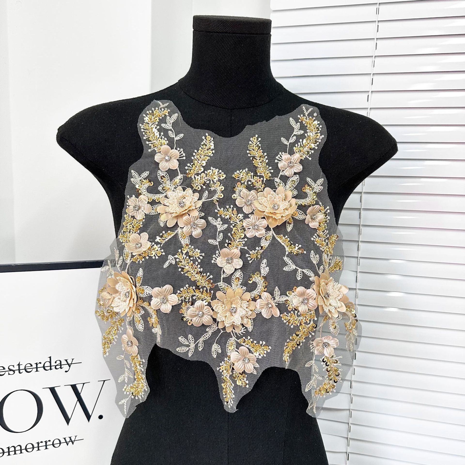 Flores de encaje sequinilla bordado de perlas estereoscópico dulce viento INS decoración hecha a mano DIY vestido de boda tocado parche multicolor
