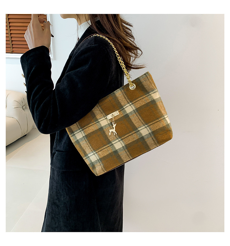 Fashionable woolen trendy striped deer bag for women, new autumn 2024 collection, chain niche single-shoulder crossbody bag undefined