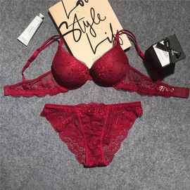 法国女士文胸套装深V聚拢欧美性感蕾丝新年红色本命年