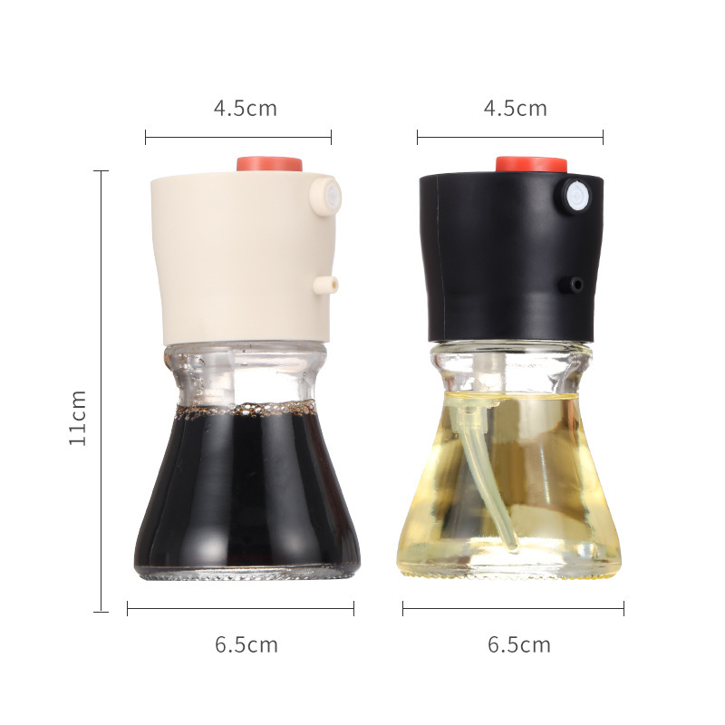 家庭用台所に漏れ防止醤油ポットのプラスチックを垂らさずに定量的に30mlのオイルポットを一体のオイルボトルに吹き付ける|undefined