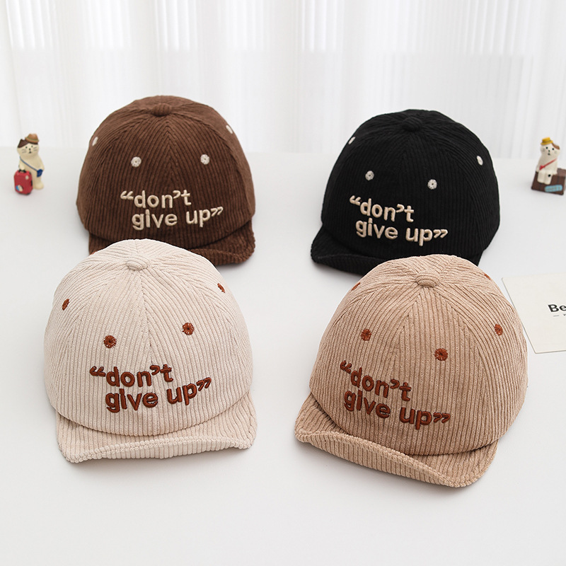 Nuevo sombrero para bebés de caño de terciopelo suave gorra de lengua inglesa bordada gorra de béisbol casual de moda para niños y niñas