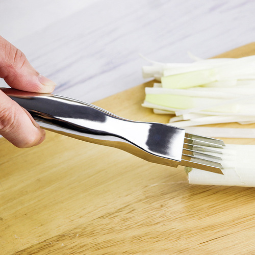 Stainless steel onion knife kitchen gadgets 304 stainless steel onion chopping scraper fine onion chopping knife