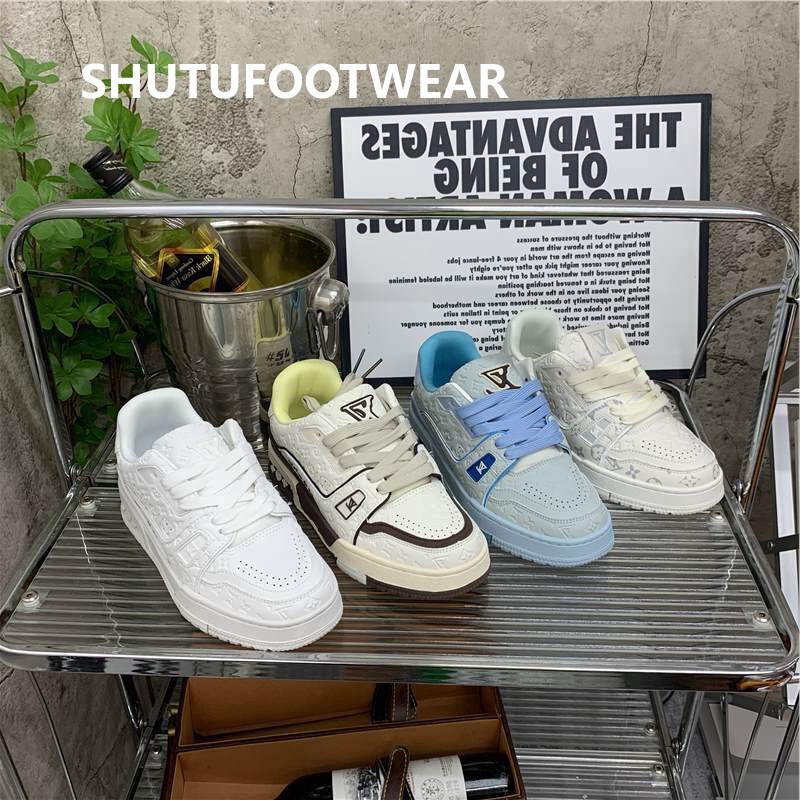 Couple spring and autumn 2025 new casual shoes plus size soft bottom sneaker men's light non-slip fashion breathable board shoes
