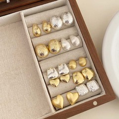 銀の針の金属の愛の幾何学のイヤリングのファッションは簡単です。