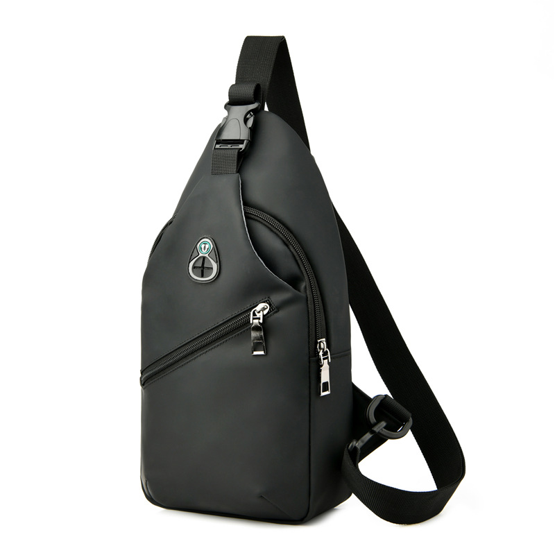 Bolso de hombro para hombre de cuero cuidadosamente seleccionado, moderno bolso de pecho, bolso cruzado con carga USB, versátil mochila deportiva para uso transfronterizo.