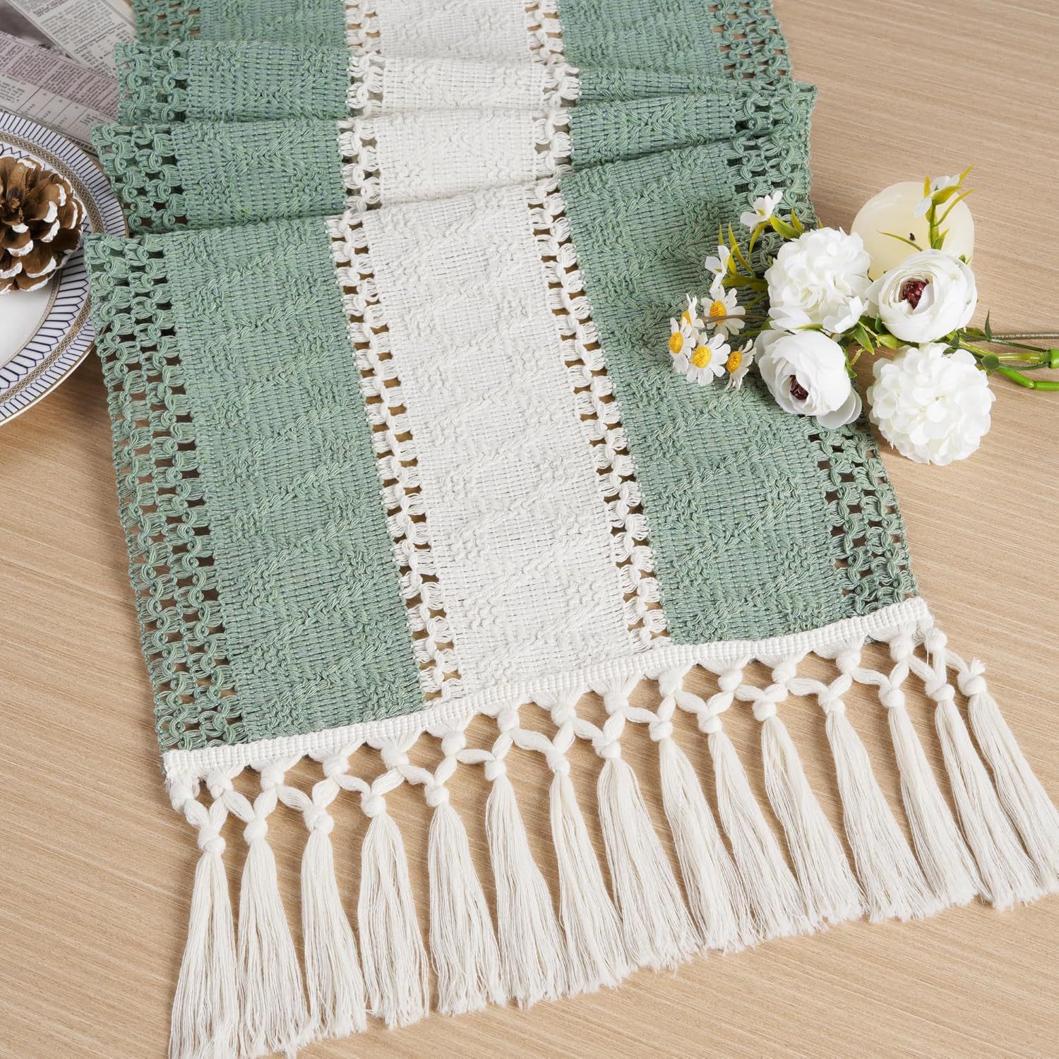 양쪽에 녹색 매듭이 있는 술