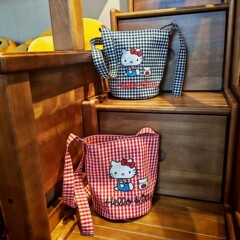 hello Kitty女士单肩水桶包红格子黑格子包包格纹kt斜挎单肩包女