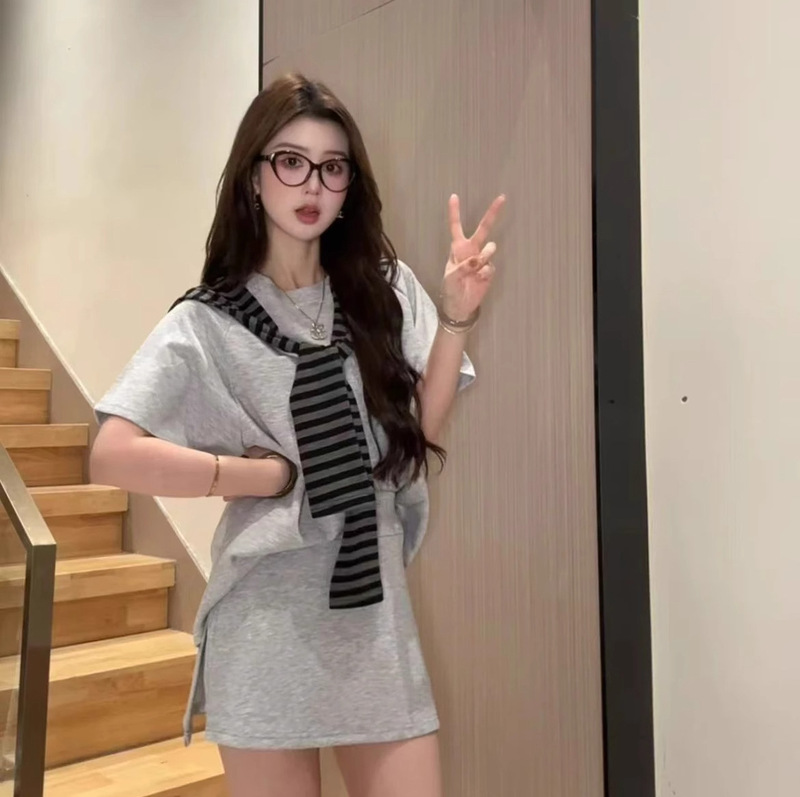 Korean-Style College-Style Skirt Suit for Women, Spring and Summer 2026 New Age-Reducing Short-Sleeved T-Shirt Top and Shawl Two-Piece Set