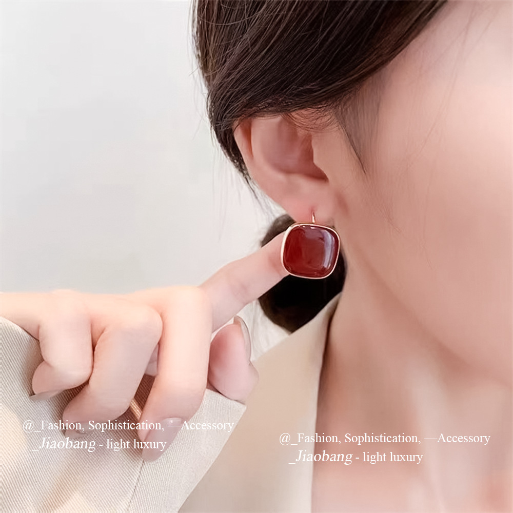 Pendientes geométricos con aguja de plata vino rojo goteando aceite Pendientes de temperamento de moda simples y versátiles Pendientes de alta gama de lujo ligero al por mayor