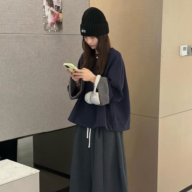 Korean Style Round Neck Contrasting Dopamine Wide-Sleeved Loose Sweatshirt for Women in Autumn and Winter, Relaxed and Flesh-Covering Top, Trendy