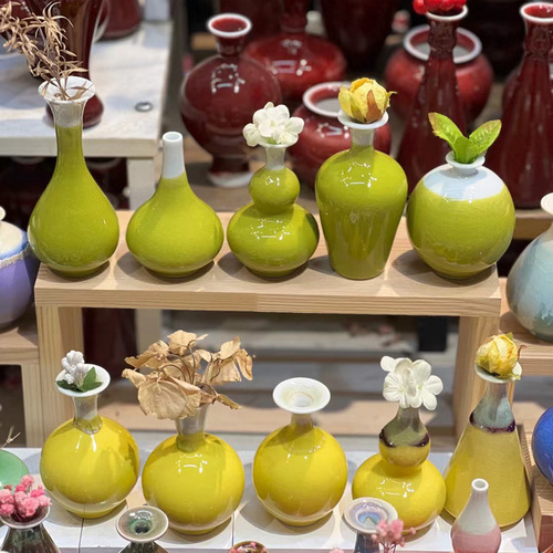Ceramic Glaze Small Vase with High-End Instagram Style, High-Quality Ceramic Flower Vase, Cultural Market Display Piece, Ornament