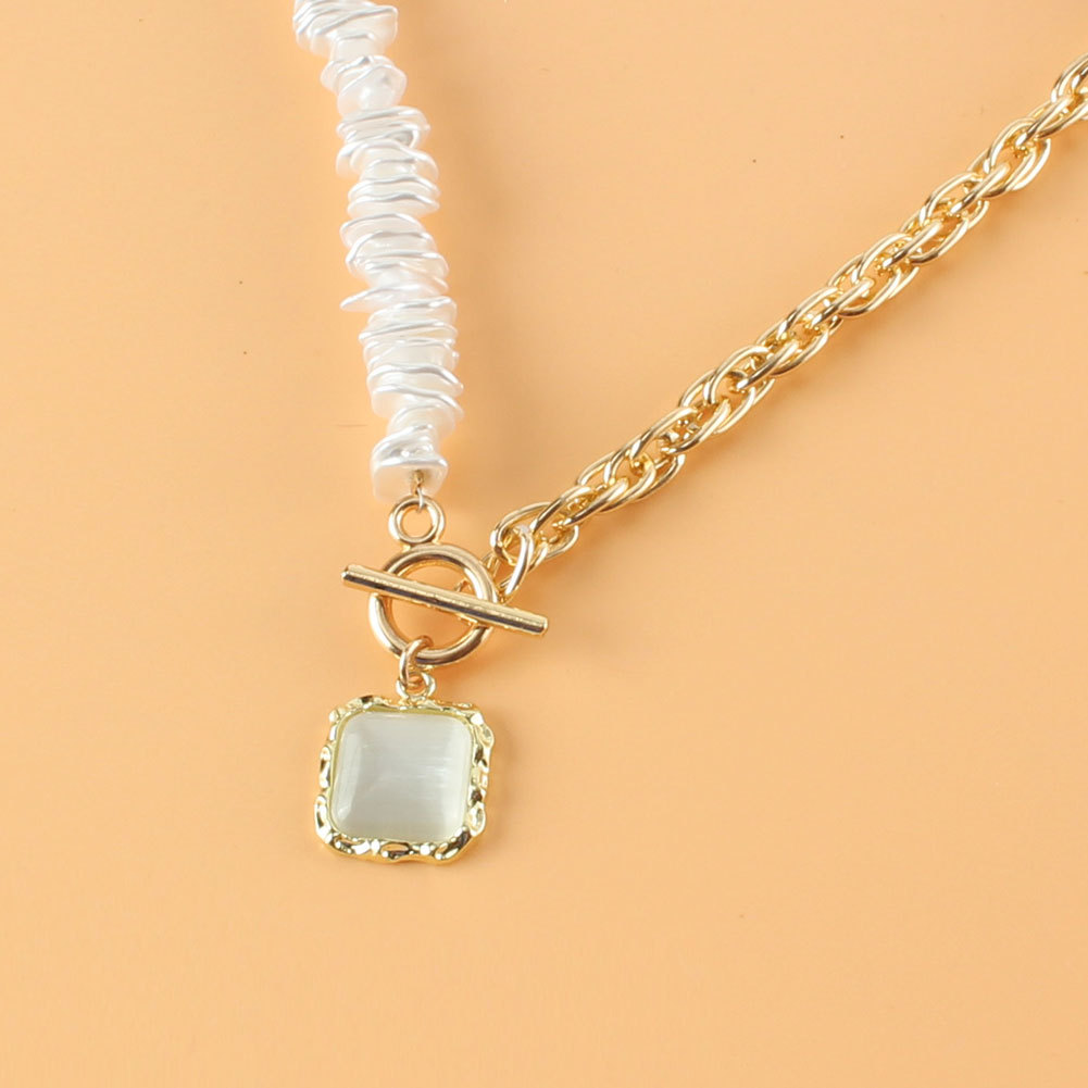 Retro Shaped Pearl Necklace Geometric Square Pendant Necklace Wholesale Nihaojewelry display picture 5