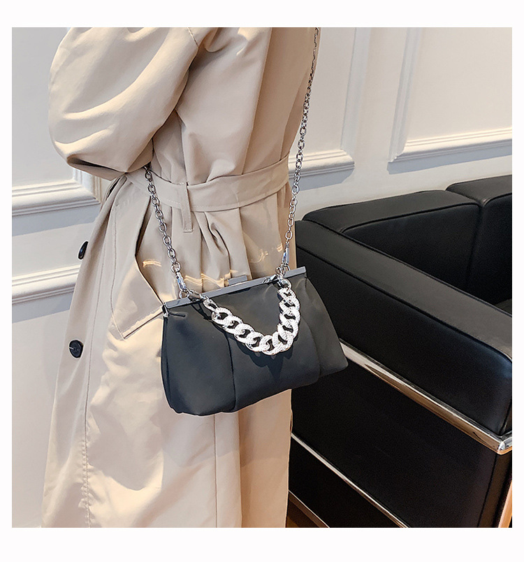 Fashion Underarm Bag 2021 Autumn And Winter New Style Chain Diagonal Female Bag Wholesale display picture 1