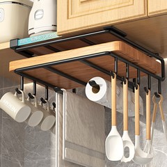源工場は穴を開けないで台所の物置棚の下でまな板を掛けます。