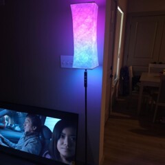 Ledrgbフロアライトモダンリビングルームソファスタンド式寝室ベッドヘッドランプ壁コーナー雰囲気電気実際ゲームフロアライト
