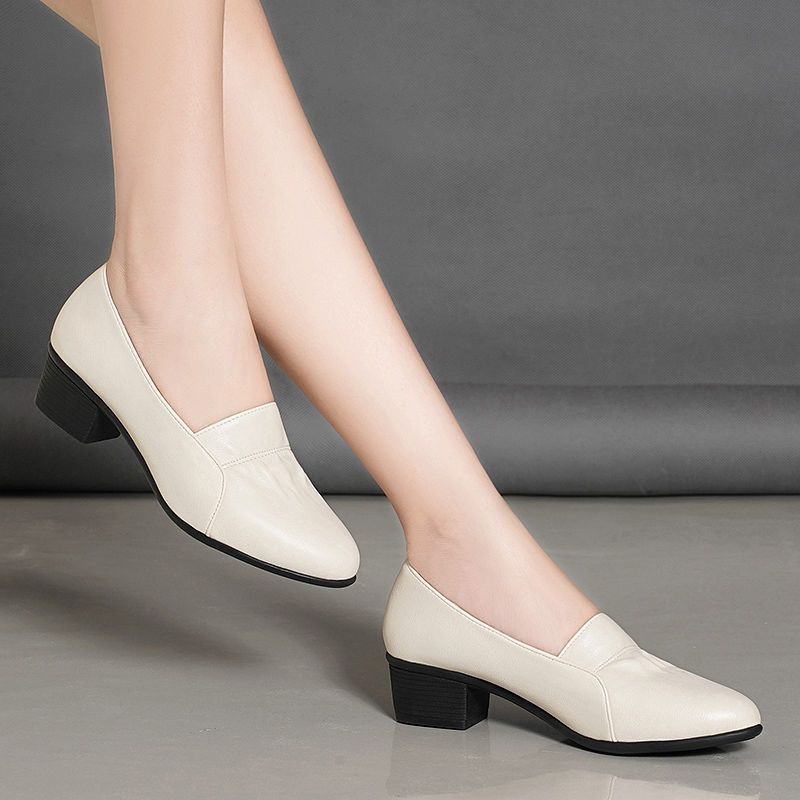 Suela suave de cuero de moda madre nueva primavera y verano zapatos de mujer zapatos de trabajo cómodos antideslizantes zapatos de cuero versátiles tacones gruesos