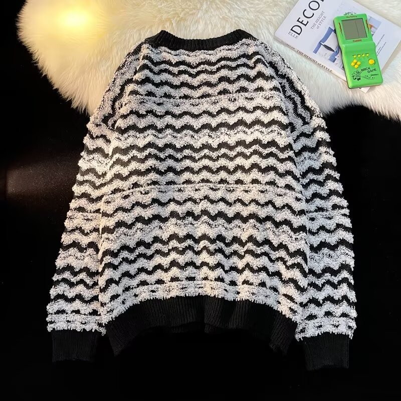 Suéter de hombre de manga larga camiseta de punto casual juvenil de otoño nuevo estilo de moda masculina suelta de cuello redondo chaqueta rayas de moda