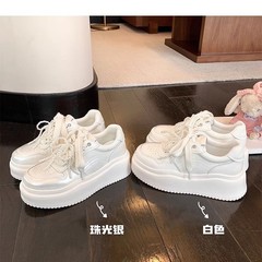【Sheiiソライン】真珠のアンドロメダ ~ 7cm高さの厚い底のカジュアルシューズの女性の白い靴