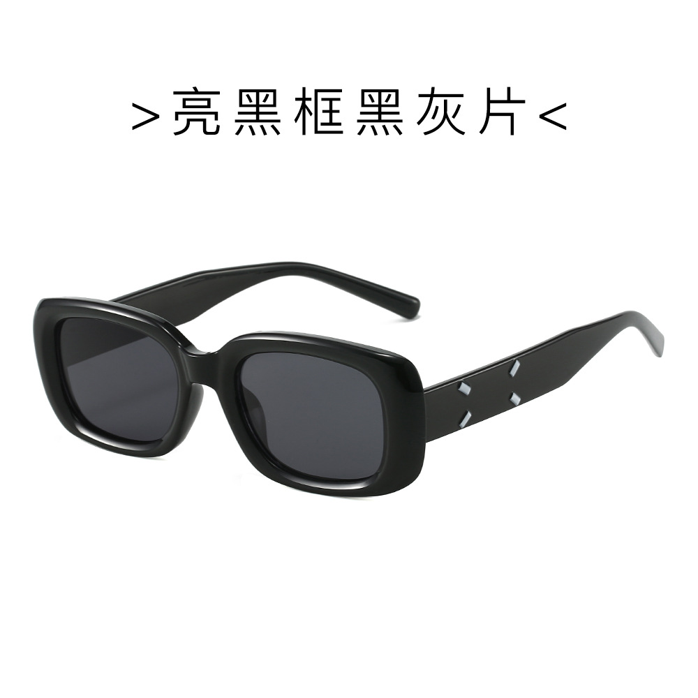 Xiaohongshu mismo estilo personalidad gafas de sol de montura pequeña gafas de sol de moda hip-hop nuevo color caramelo street shooting versión coreana al por mayor