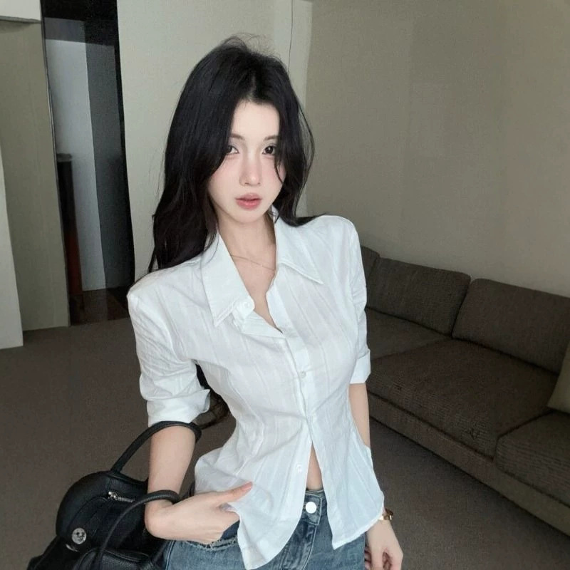Old Money Style White Mid-Sleeve Shirt for Women, Relaxed Fit, 2026 Spring/Summer Season, Slim-Fit, Waist-Cinching, Solid Color Top Old Money Style White Mid-Sleeve Shirt for Women, Relaxed Fit, 2026 Spring/Summer Season, Slim-Fit, Waist-Cinching, Solid Color Top