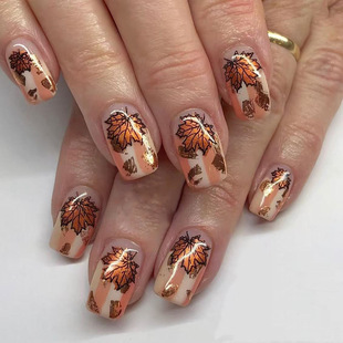 Short Shiny Square Nails European and American Cross-Border Export Gold Foil Stripesd Autumn Maple Leaf Removable Wearable Nails 24 Pieces