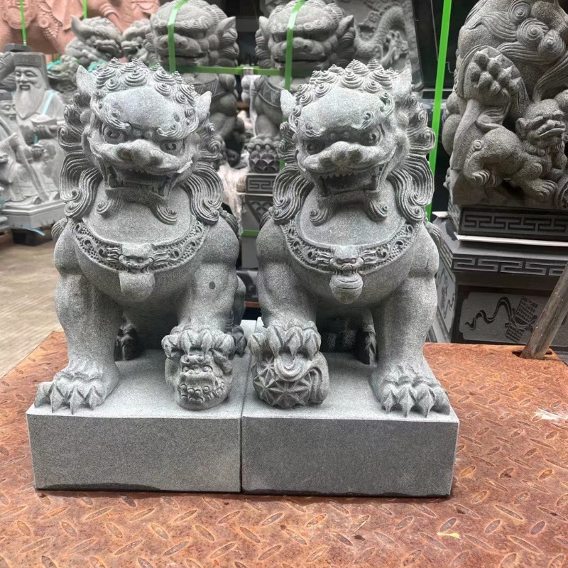 定制福建青石狮子 墓地用的花岗岩北狮摆件 小型故宫狮看门雕塑