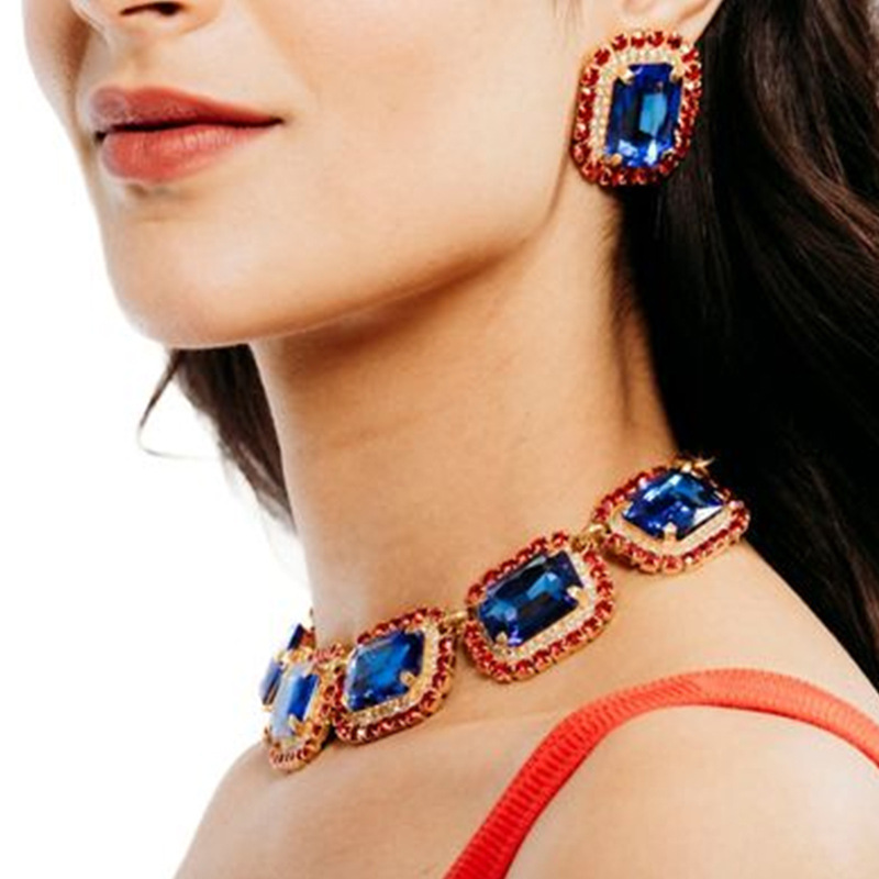 Nuevo conjunto de joyería cuadrada de Europa y los Estados Unidos simple cadena de clavícula de diamante de color nicho pernos de orejas conjunto de joyería femenina