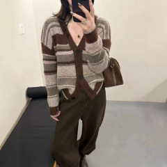 复古撞色V领毛衣外套女秋冬2025秋季新款小个子条纹针织开衫上衣