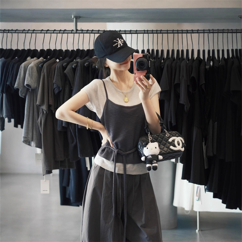 Korean Style Layered Fake Two-Piece Gray Short-Sleeved T-Shirt for Women in Summer, Thin Waistband and Straps, Super Nice Design Top