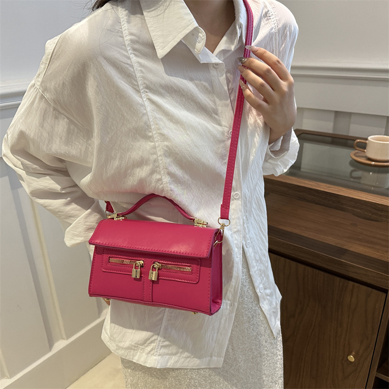 2024 nuevo diseño casual de moda con doble cremallera, temperamento cruzado de un solo hombro personalizado y simple,_voghion.com