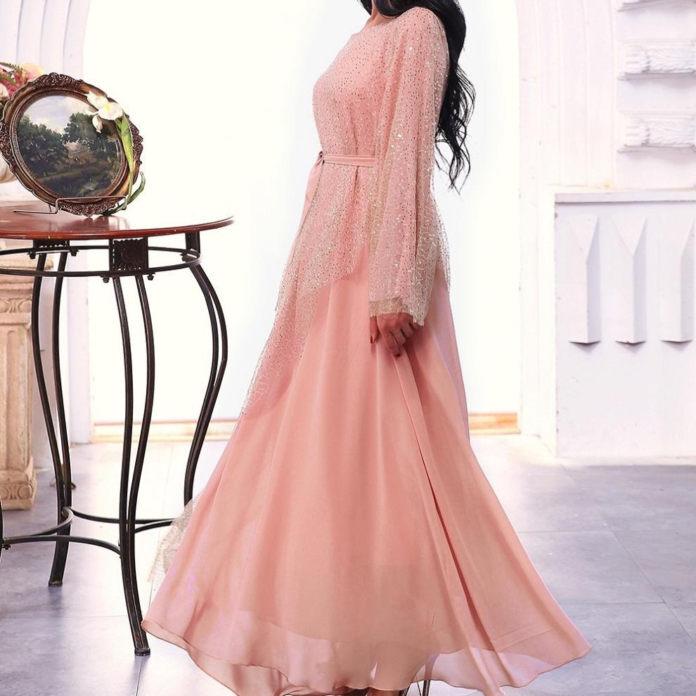 Abito lungo musulmano da donna rosa con paillettes e inserti in mesh_voghion.com