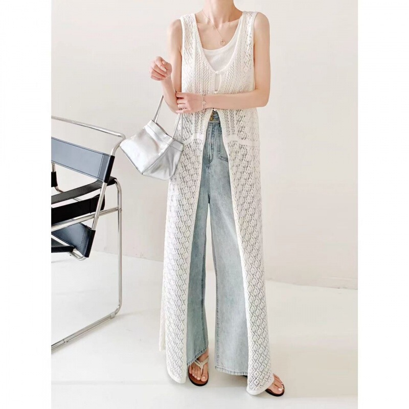 American-Style Spicy Girl White Long-Sleeve Halter Neck Hollow-Out Knit Cover-Up Top for Women, Loose and Versatile Sun Protection Top for Spring/Summer 2026 American-Style Spicy Girl White Long-Sleeve Halter Neck Hollow-Out Knit Cover-Up Top for Women, Loose and Versatile Sun Protection Top for Spring/Summer 2026