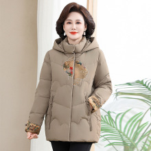 品牌中老年妈妈连帽羽绒服2025新款加厚保暖白鸭绒女士新国风外套