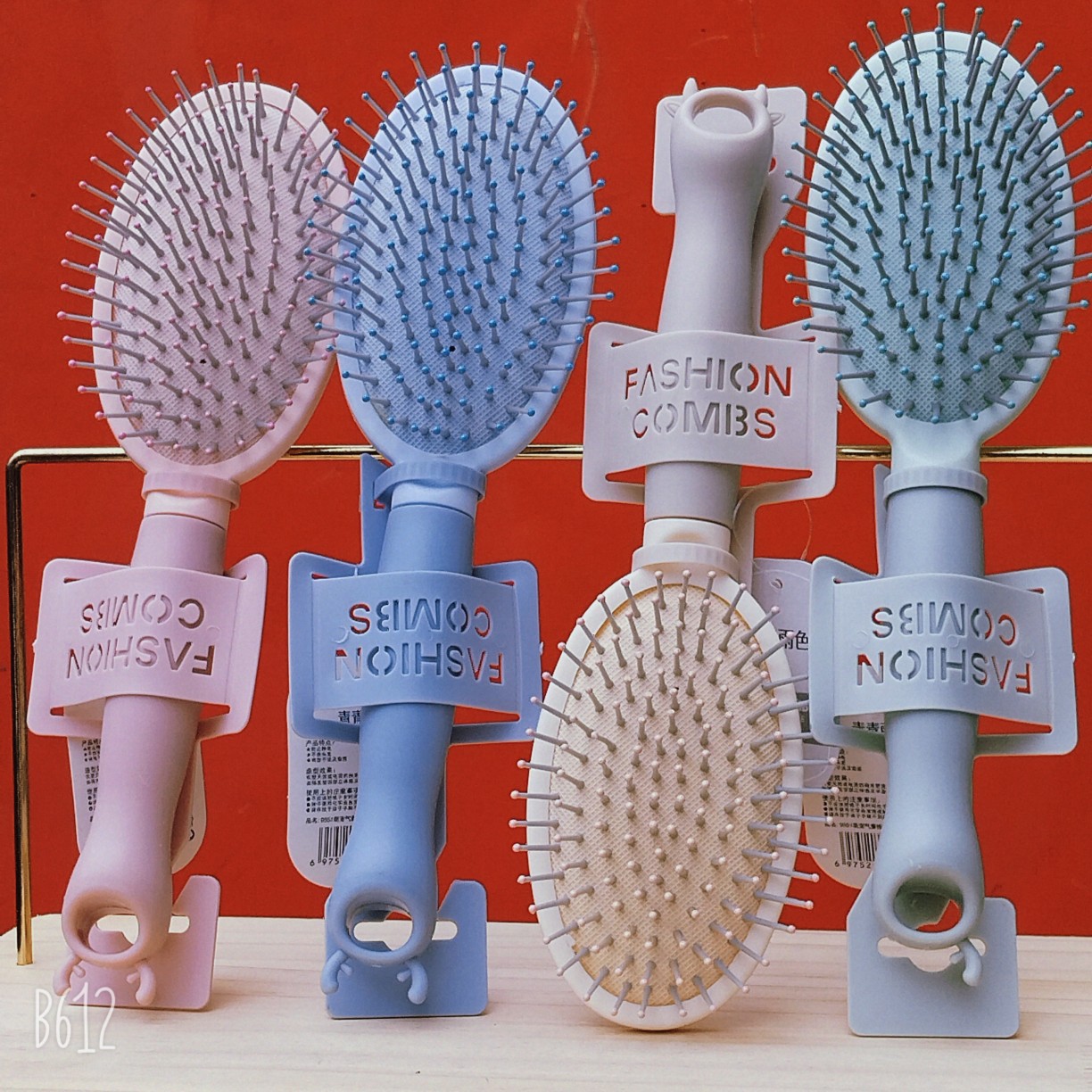 Bonito peine de peinado color macarrón con cojín de aire para masaje, adecuado para uso doméstico y dormitorios estudiantiles, cepillo de pelo de plástico suave con cojín de aire.