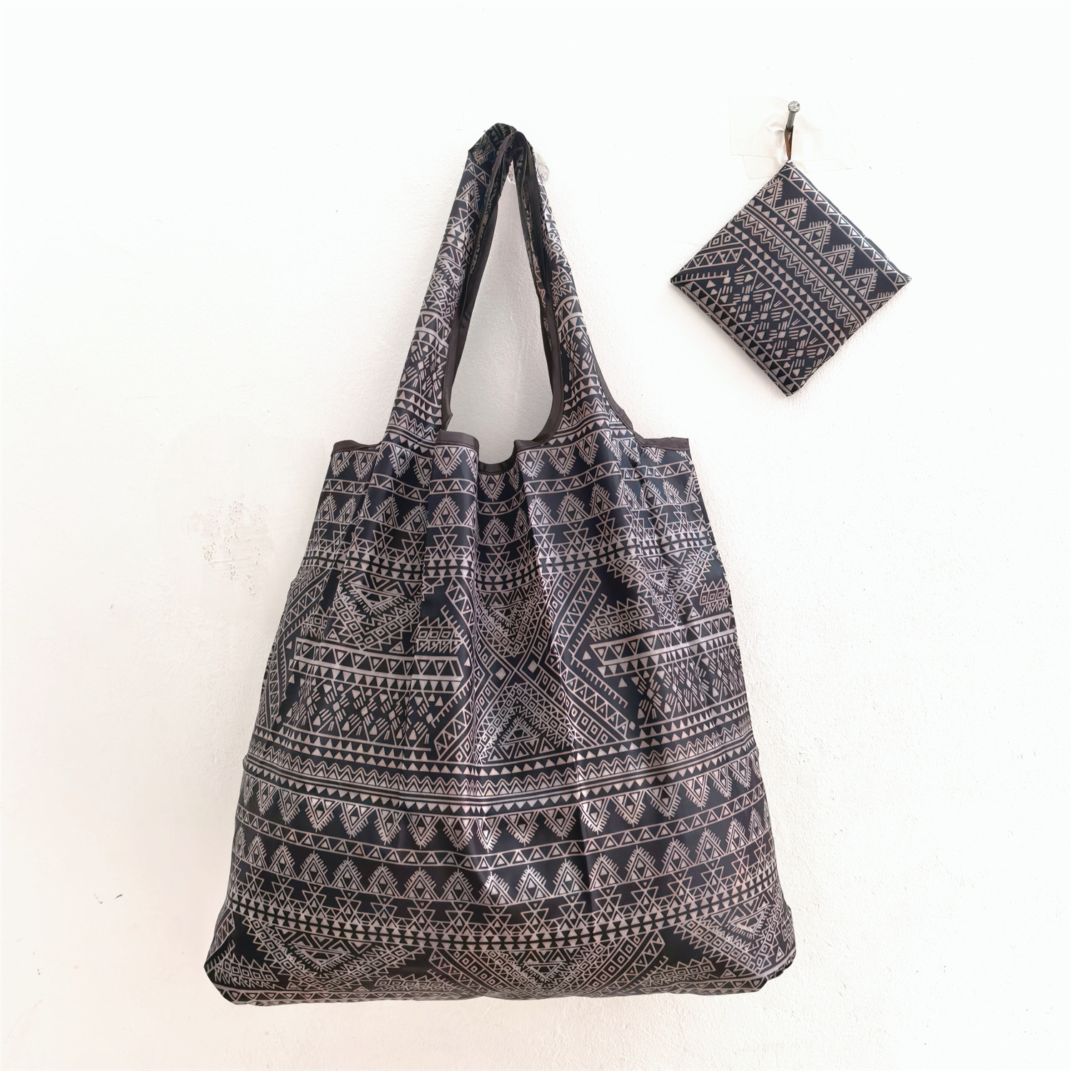 Bolso de compras de supermercado mediano de dibujos animados bolso verde bolso de moda bolso de compras plegable Portátil Bolsa de nylon impermeable image 12