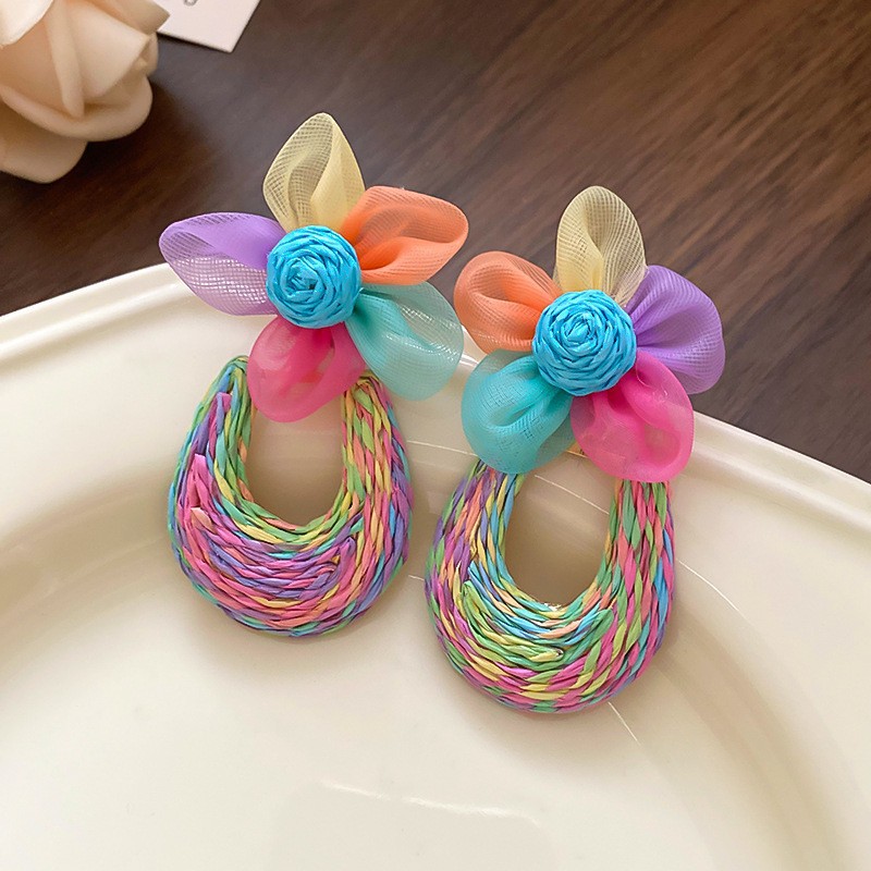 Pendientes de borla de flores de tela de aguja de plata Pendientes de estilo de vacaciones junto al mar