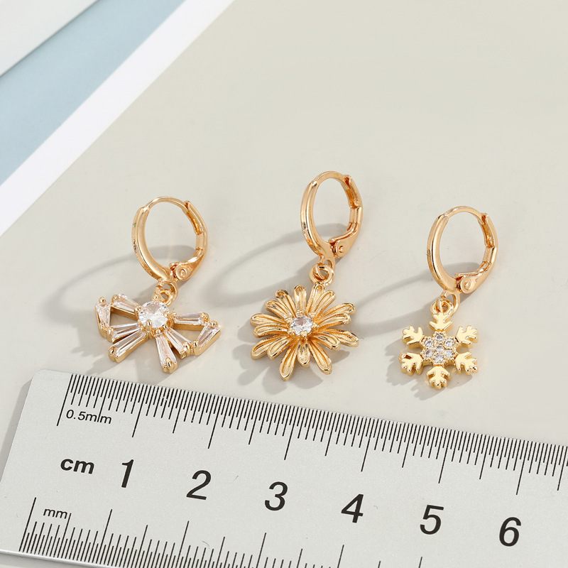 Korean Diamond-studded Zircon Flower Earring display picture 2