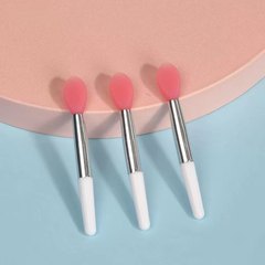 Amazon New Beauty Makeup Tool Portable Silicone Lip Brush with Cover Wholesale Lip Mask Applying Silicone Lip Mask Brush