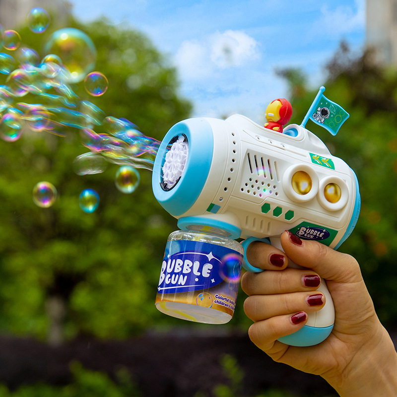 Nuevos niños automáticos de mano eléctrica astronauta pistola de burbujas para niños niñas máquina de burbujas espaciales a prueba de fugas al por mayor