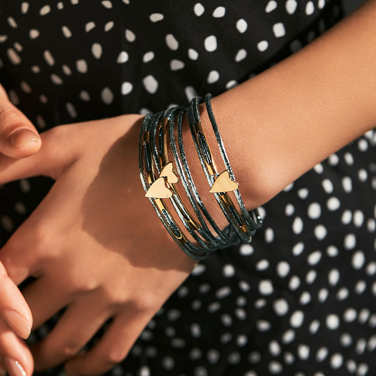 Pulsera de ala ancha de tira de cuero de PU multicapa europea y americana, accesorios de amor, diseño, pulsera personalizada, regalo de San Valentín