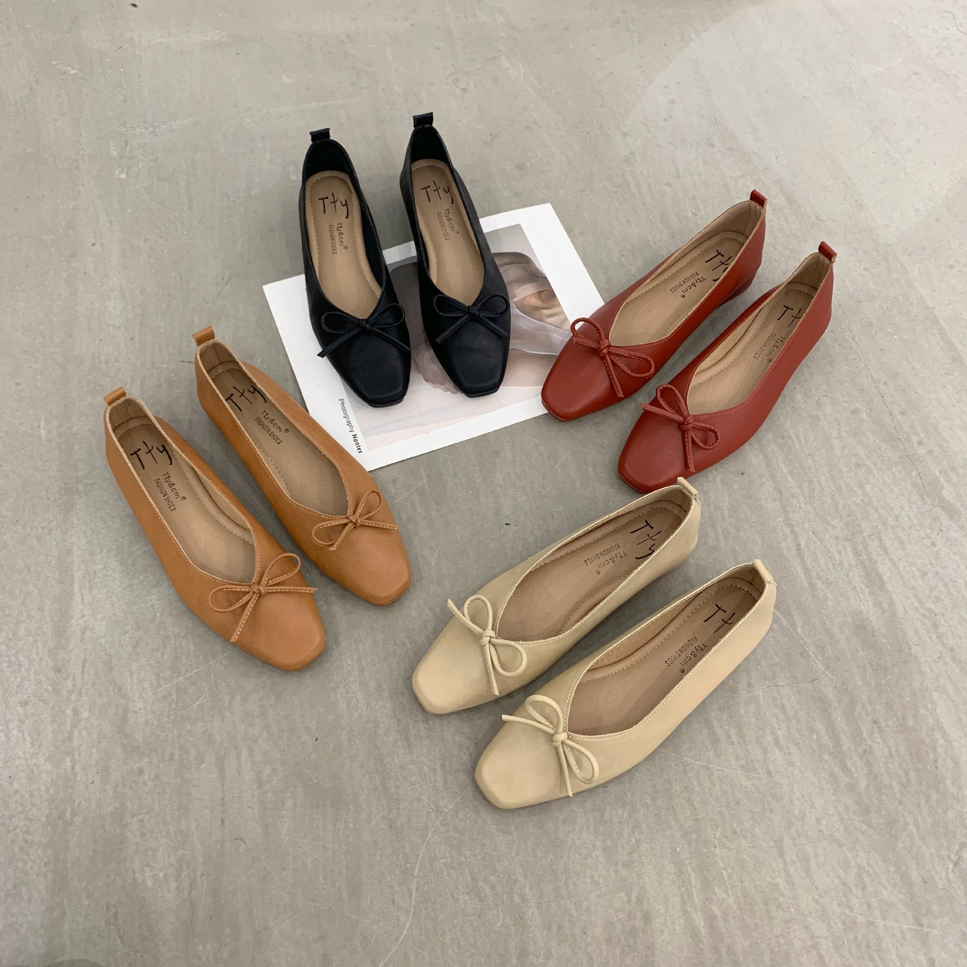 Mary Jane shoes square toe with bow flat