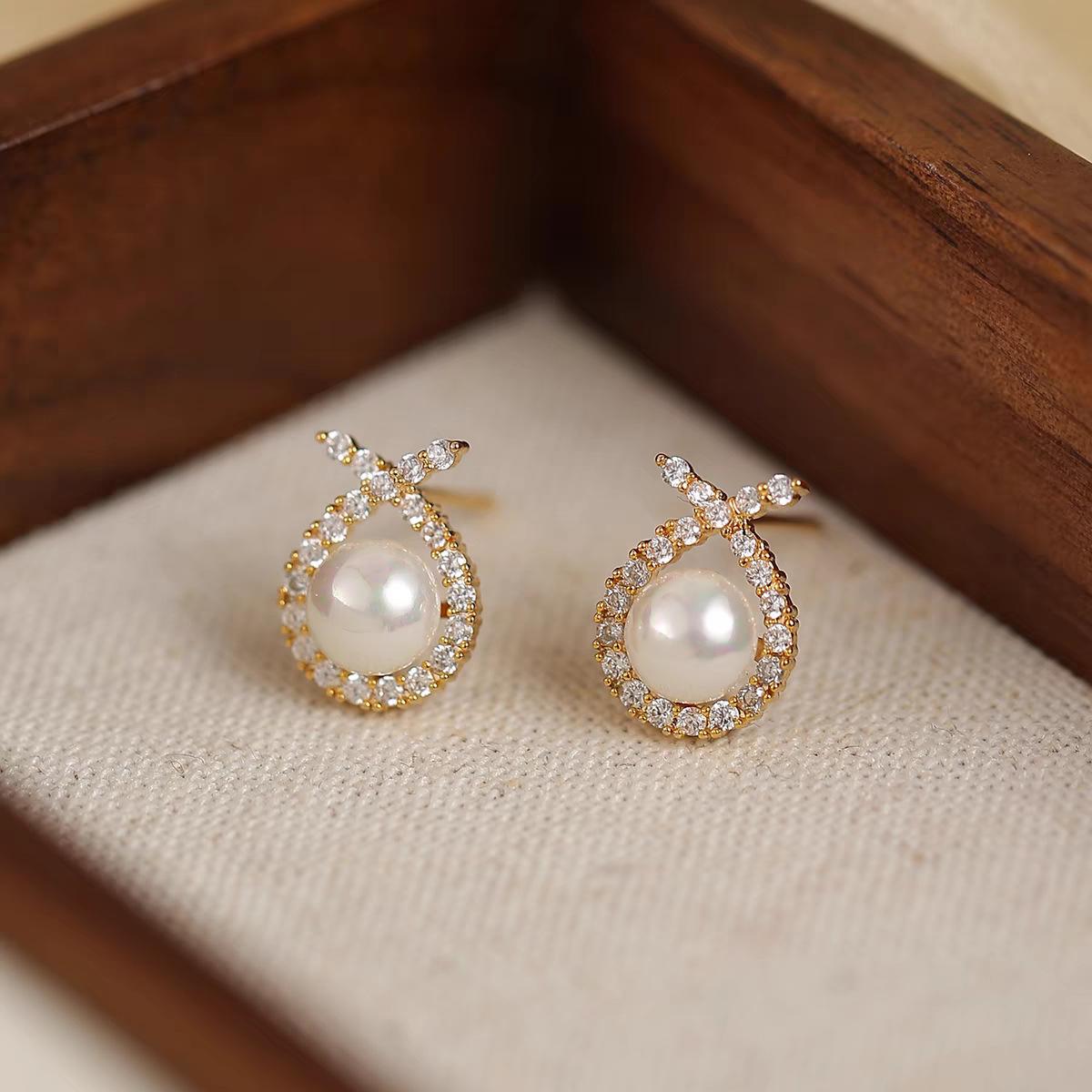 Aguja de plata de moda alta sensación de diamante de goteo de aceite pendientes nicho universal elegante pernos de orejas ligero lujoso temperamento simple orejas para mujeres