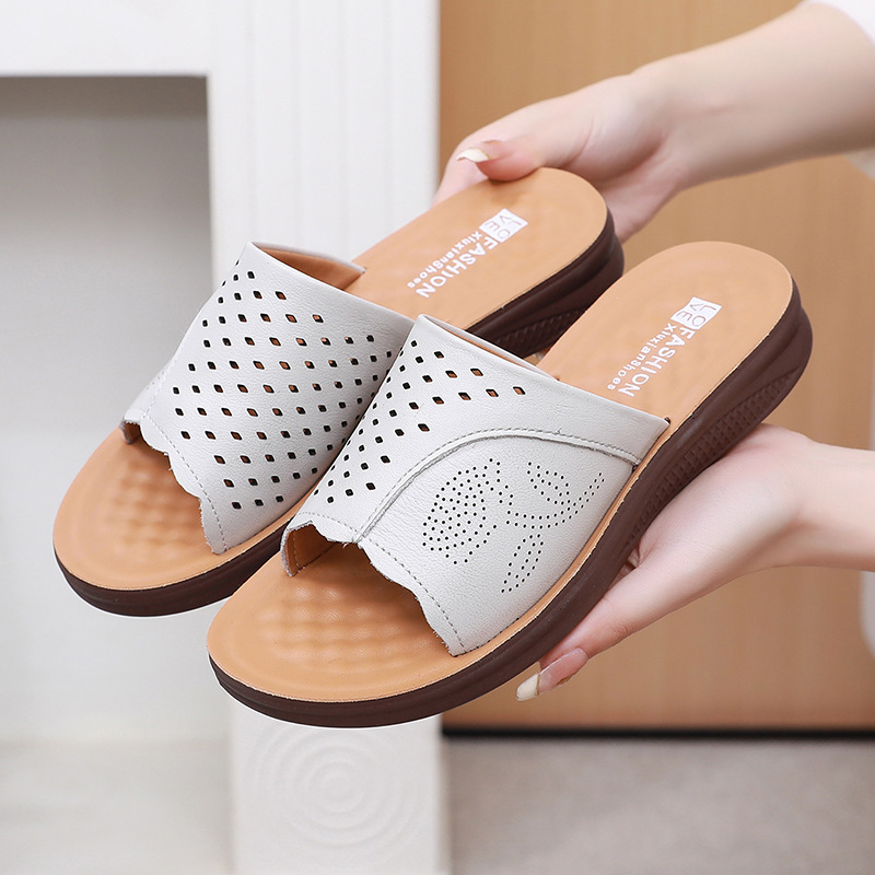 Summer leather middle-aged mother slippers soft bottom comfortable hollow sandals slippers factory direct a generation of hair Summer leather middle-aged mother slippers soft bottom comfortable hollow sandals slippers factory direct a generation of hair