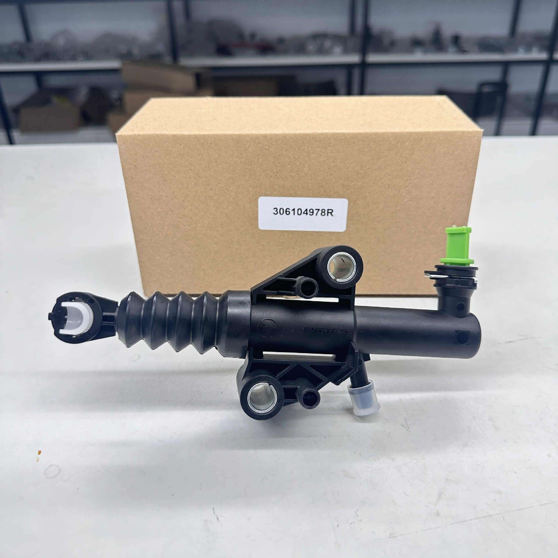 Suitable for Renault clutch master cylinder 306104978R