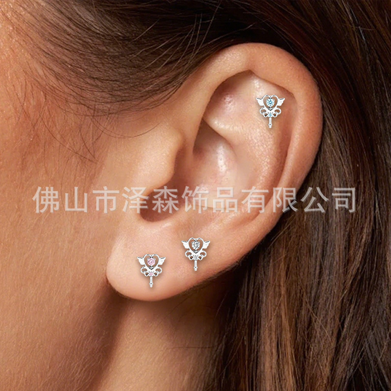 Silver pointed spike labret stud material detail