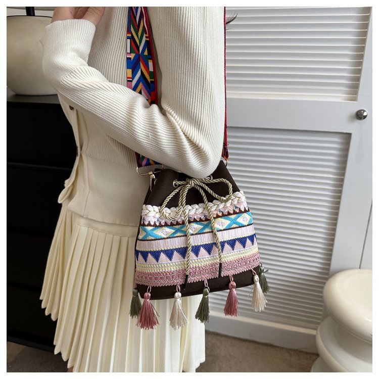 Women's Medium Canvas Geometric Ethnic Style Tassel String Bucket Bag display picture 25